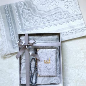 Personalized Islamic Gift Set: Prayer Rug, Yaseen Book, Tasbih