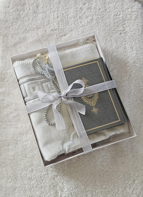 Custom Prayer Rug Set: Quran, Tasbih, Islamic Gift Box