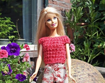 zomerkleding voor poppen zoals Barbie: gebreide top en kuitbroek