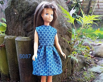 Cute dress for dolls like the original Skipper, little sister of Barbie