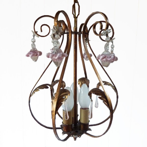 Franse Vintage plafond armatuur - Art Deco roze Opaline hangers en verguld messing 3 kaarsen