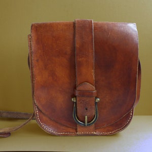 Sac à bandoulière Saddle en cuir vintage français - Typique du début des années 70