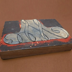 Sello de bordado antiguo grande - Sello de letra monograma de bordado - Sello inicial - Sello de letra M - 15 x 11 x 2,5 cm / 5,9" x 4,3" - 1"