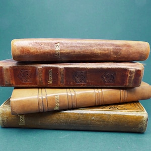 Ensemble de 4 livres religieux anciens en cuir, France, début des années 1900