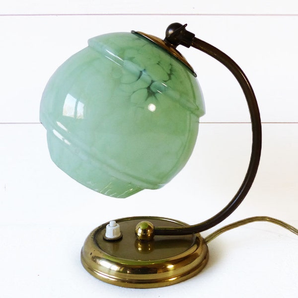 Franse Art Deco Vintage bed of tafellamp met groene Clichy glazen Globe schaduw