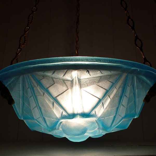 Vintage blauwe glazen plafond licht jaren 1920 ondertekende DEGUE - Franse Art Deco
