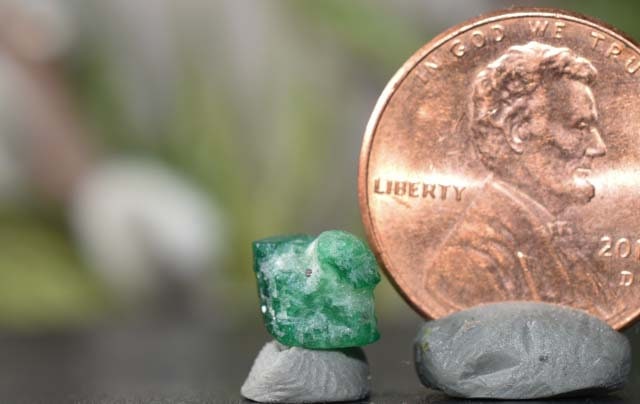 【アフガニスタン/パンジシール産】エメラルド原石 33ct】アフガニスタン パンジシール渓谷産 エメラルド 母岩付