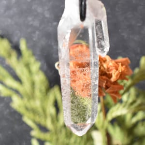 Quarzkristall Lemurian Seed Kristall Anhänger Halskette mit Schnur, natürliche brasilianische Kristallhalskette