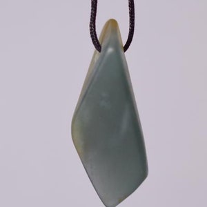 Guatemalan Jade Pendant Jadeite Guatemalan 100% Natural Pendant ,Jade pendant polished, Jade Bead pendant