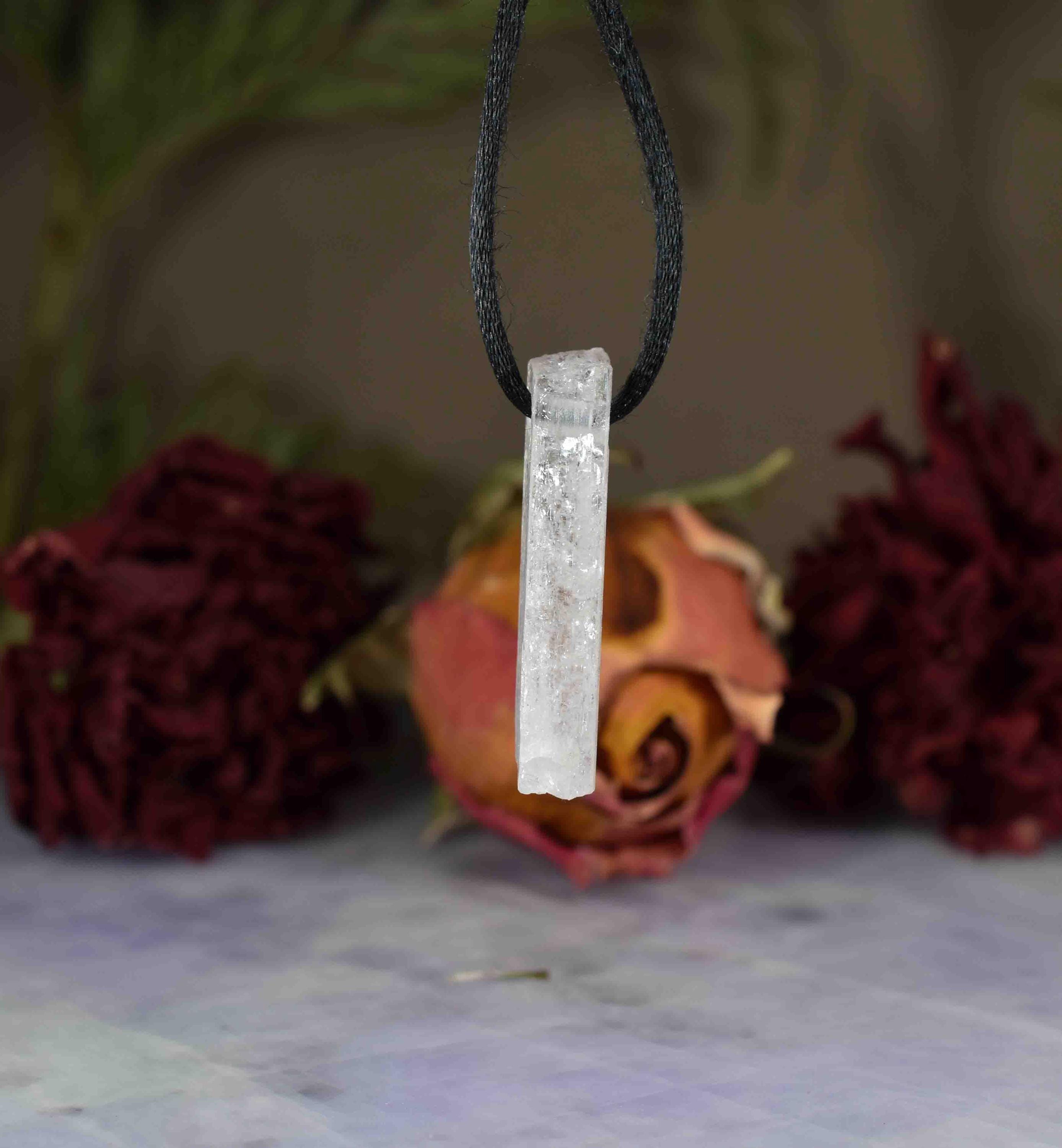 ダンビュライトクリスタルペンダントネックレス天然原石クリスタル