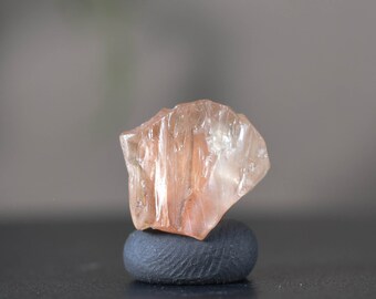 Oregon Sunstone shillar faceting carving rough rough