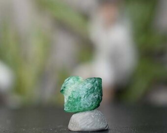 エメラルドグリーンクリスタルファセットエメラルド原石標本