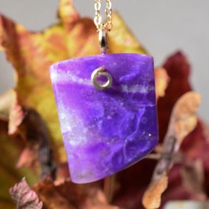 Sugilite gemstone GEl pendant Necklace In 14 KT solid Gold  Wire Wrap