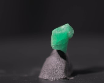 Columbian Emerald Green Crystal Mineral Rough Specimen Muzo Columbia