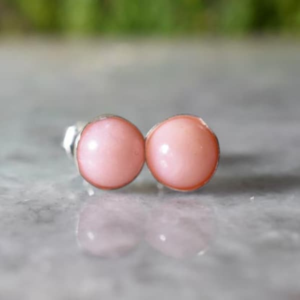 Orecchini a bottone in opale rosa, perno e chiusura in argento sterling, orecchini a perno in opale rosa peruviano, orecchini con pietra portafortuna di ottobre