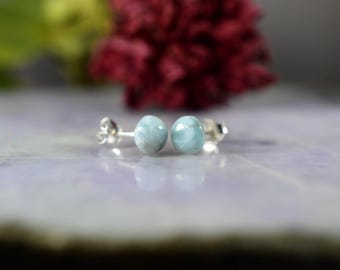 Larimar Post Örhängen 6 mm Naturliga cabochoner med sterlingsilverinfattning Larimar örhängen