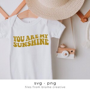 You Are My Sunshine SVG | wellenförmige Buchstaben, vintage, retro, Baby, Sonnenschein, Sommer, trendy, Glück, Kindershirt | Cricut Schnittdatei svg png