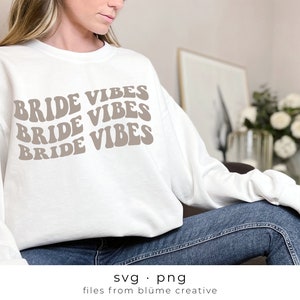 Noiva vibra SVGs ondulados | letras onduladas empilhadas, vintage, retro, noiva nova, despedida de solteira, despedida de solteira, noivas | Arquivo de corte Cricut svg png