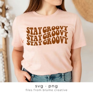 Bleiben Sie groovig SVG | gewellte Buchstaben, Vintage, Retro, Boho, positiv, trendy, Baby-Kinder-Shirt, Frauenstil | Cricut-Schnittdatei SVG-Png
