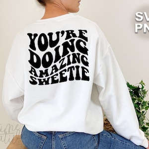 Estás haciendo increíble Sweetie SVG + PNG / letras onduladas vintage retro positivo salud mental de moda felicidad significa chicas / silueta cricut