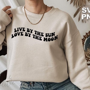 Live By The Sun Love By The Moon SVG | lettres vintage rétro ondulées lune spirituelle enfant boho hippie fleur cristal | Cricut fichier coupé svg png