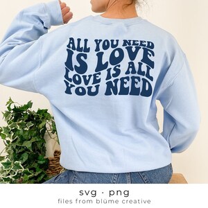 All You Need is Love, Love is All You Need SVG | Wellige Buchstaben, Vintage, Retro, Beatles, trendy, happy, Kindershirt | Cricut Schnittdatei svg png