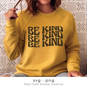 Seja gentil SVG | letras onduladas, vintage, retro, positivo, saúde mental, moda, felicidade, camisa infantil | Arquivo de corte Cricut svg png