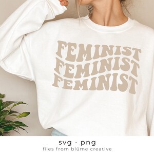 SVG feminista | letras onduladas empilhadas, vintage, retro, positivo, feminista, mulheres, moda, feminismo, design de camisa | Arquivo de corte Cricut svg png