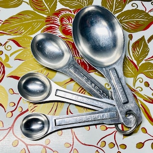 Vintage US Standard Aluminum Measuring 4 Pc Set Spoons Farmhouse Kitchen Decor NOS New Old Stock