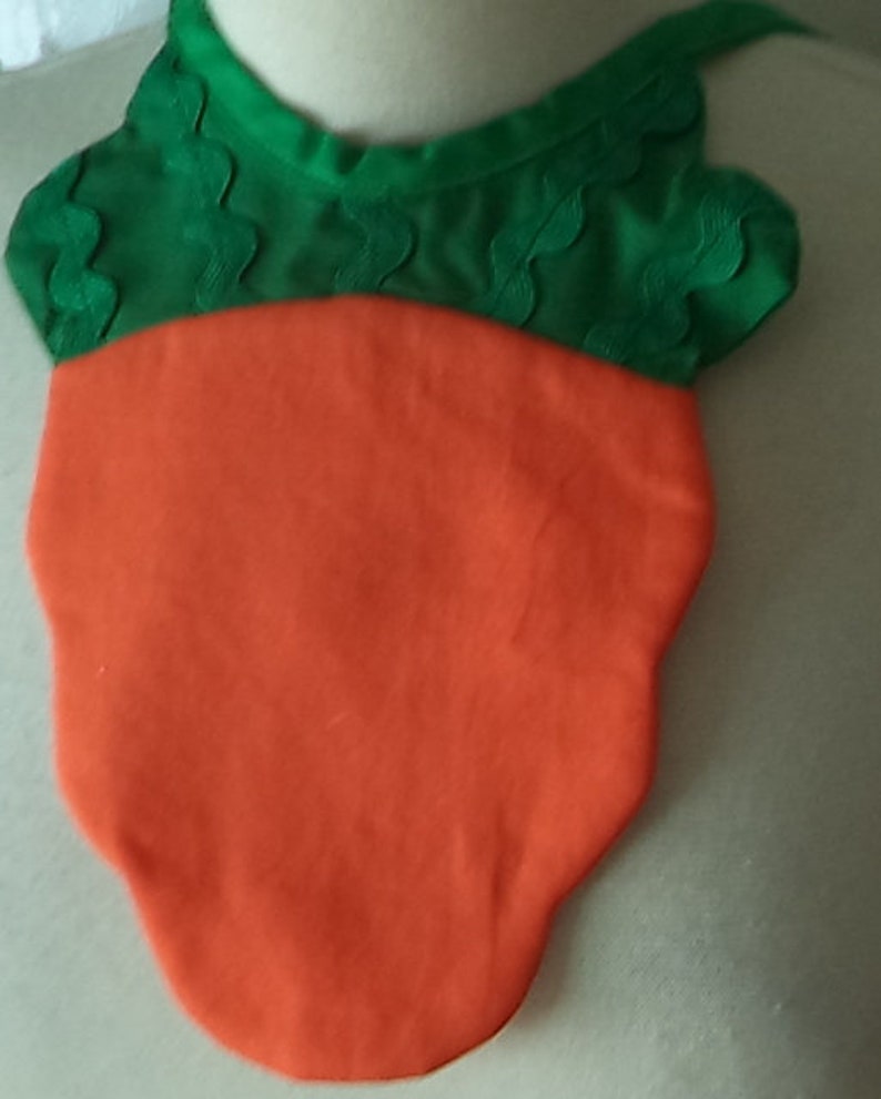 Baby bib in an cute orange carrot shape.