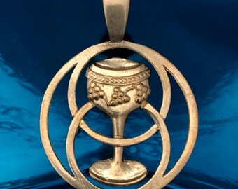 Vesica Picis Symbol aus massivem Messing mit dem Kelch des letzten Abendmahls, handgefertigt in Glastonbury