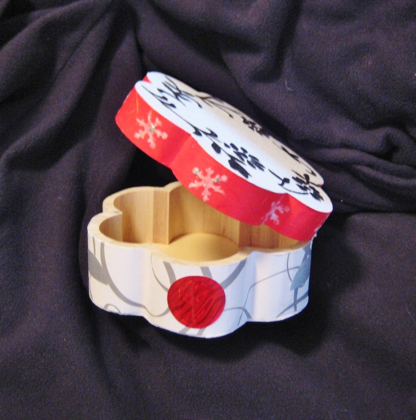 Red, White Flower Box, White Red Festive Box, Black Flowers Ilver ...