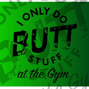 Op de afbeelding: Groene achtergrond met een zwarte cirkel en de tekst "I only do BUTT STUFF at the gym".