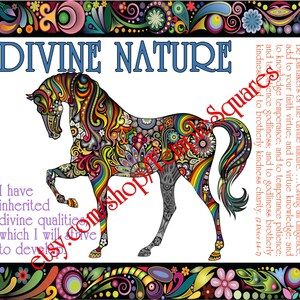 Peut inclure: Une impression d'art colorée représentant un cheval aux motifs complexes de différentes couleurs. Les mots "DIVINE NATURE" sont en haut, avec du texte sur les qualités divines et la gentillesse. La bordure est ornée de motifs floraux.