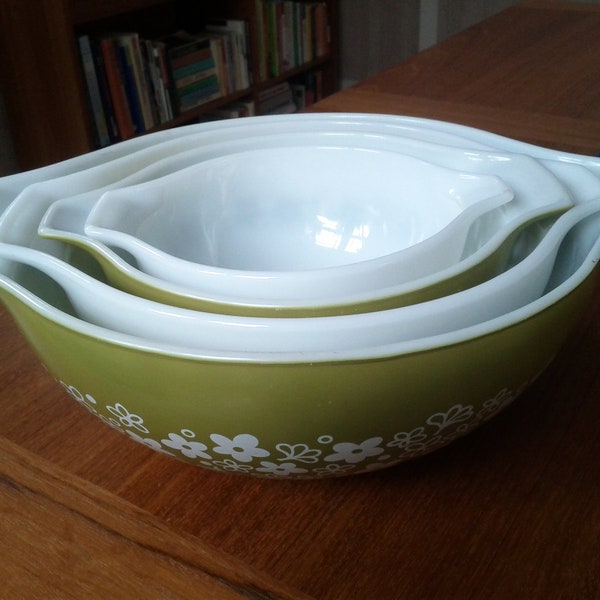SALE Vintage Pyrex Spring Blossom Crazy Daisy Mixing Bowls Complete Set of 4 Green & White