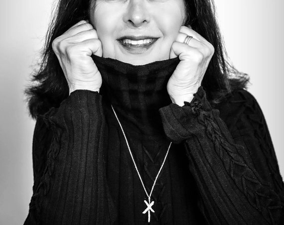 Versuchen Sie, sich daran zu erinnern, nie vergessen Memoiren des Holocaust Überlebende Ruth Goldschmiedova Sax, Sandra Scheller Kreuz Anhänger Nazi-Anhänger Nazi-Deutschland