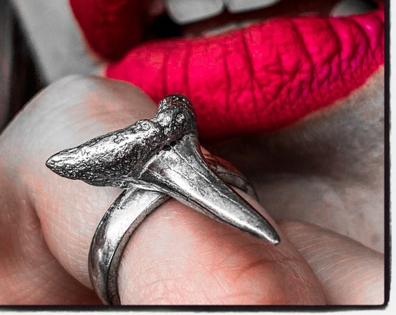 Hai Zahn Ring Hai Zähne Ring Megalodon Hai Ring Megalodon Ring Fossil Zahn Ring versteinerten Zahn Ring Fossil Schmuck Hai Fossil