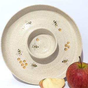 Piatto da portata in ceramica con decorazione a forma di ape, ideale per patatine e salsa, perfetto come idea regalo per Rosh HaShanah.