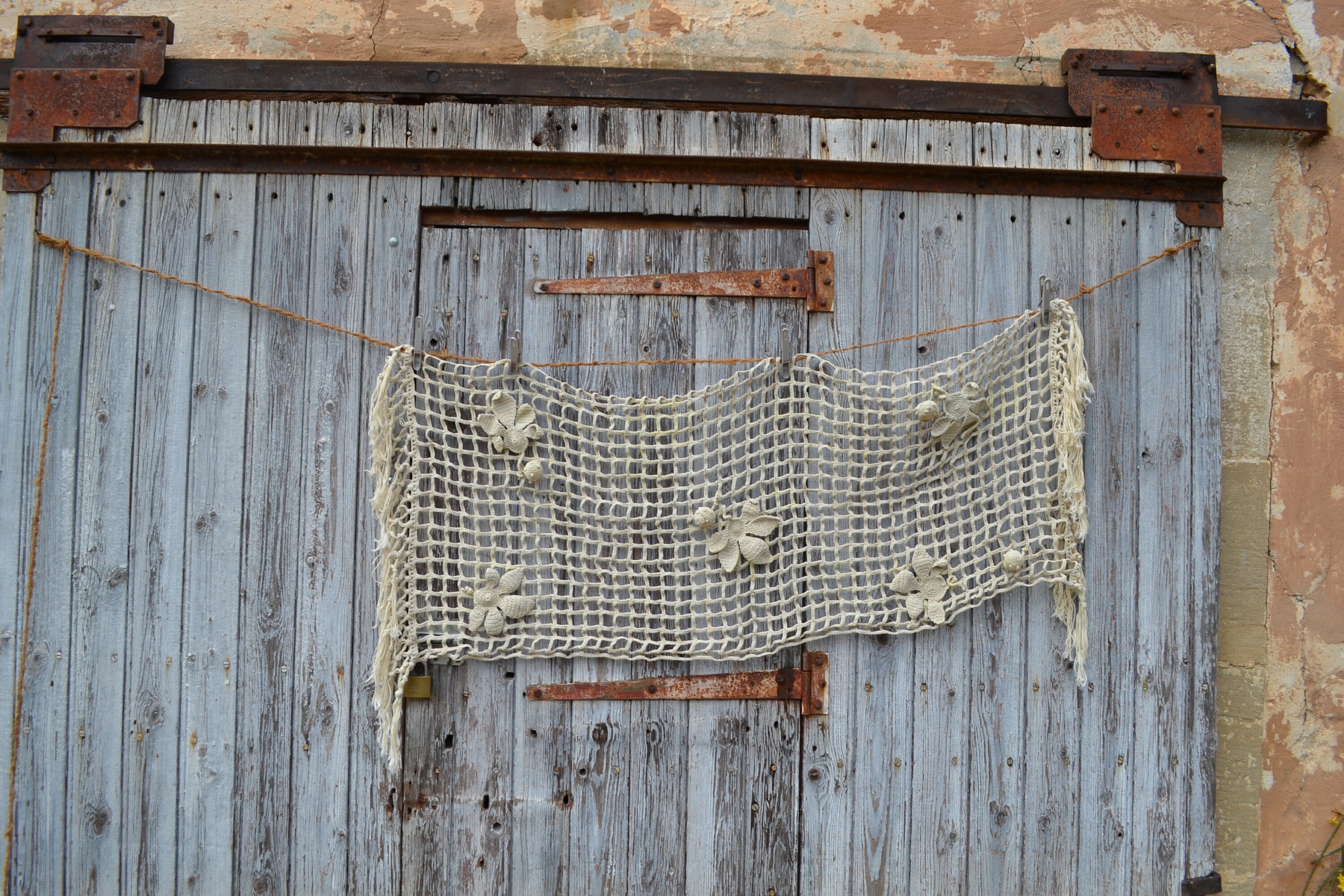 Ancien Français Filet de Dentelle Au Crochet à La Main Pelmet avec Des Feuilles Supplémentaires et P
