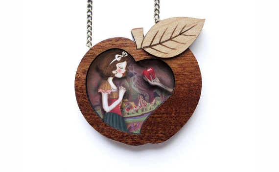 SNOW WHITE NECKLACE - Disney 100 Years Limited Edition – KLOVESJEWELRY