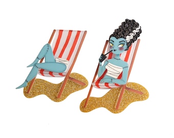 Elsa sitting in hammocks brooches