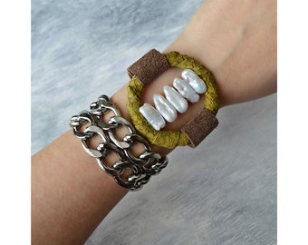 Green & Brown Leather Bracelet with Baroque Pearls, Contemporay Jewellery, Unique Design Bracelet for Woman, Gemstone Bracelet