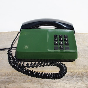 Retro Telefon, Tischtelefon, Vintage Tastentelefon, Grünes Schreibtisch Telefon, 1980er Jahre Schwedisches Retro Wohn Dekor, Mid Century Mod Büro Requisite