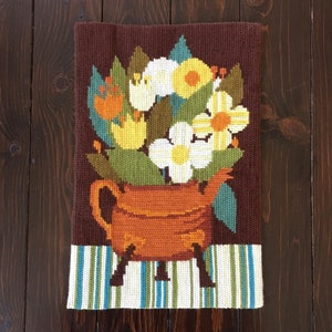 Frühlingsblumen Vintage Nadelspitze, schwedische Volkskunst, Wandbehang Skandinavische Stickerei, Geschenk für Blumenliebhaber