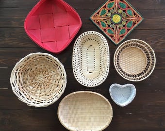 Woven Baskets Collection of 7, Vintage Natural Raffia Wicker Wall Hangings Set, Eclectic Colorful Home Decor