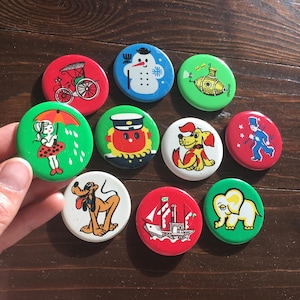 Estse speldknoppen set, 10 cartoonspelden, jaren 80 tinnen badge collectie, vintage speldknoppen, broche, tinnen knopen kind, Sovjet-Unie