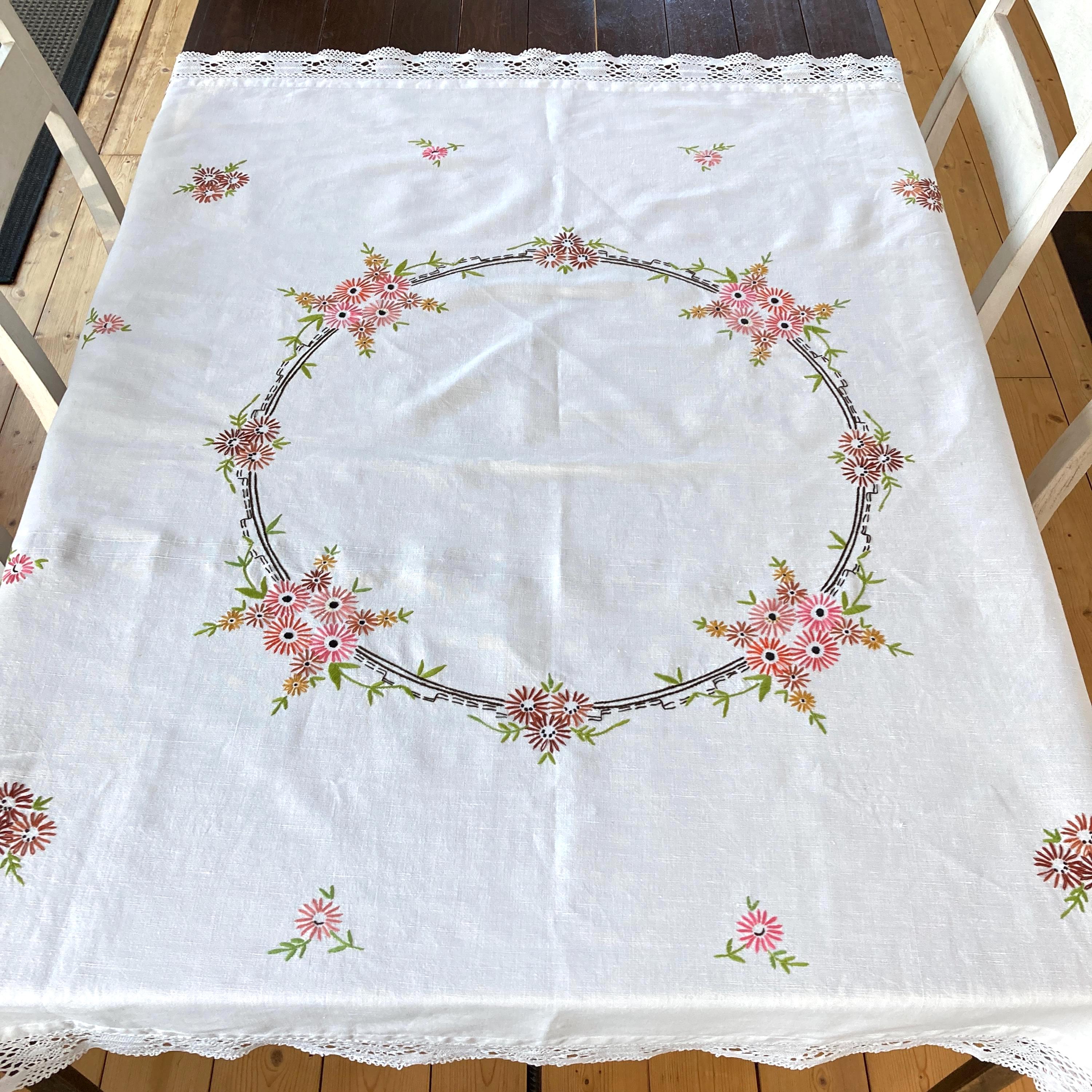 淡いピンクの花柄刺繍テーブルクロスハンドメイドビンテージ ヴィンテージ刺繍入りリネンテーブルクロス、手作りのピンクの花柄刺繍