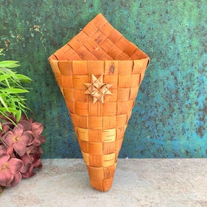 Birch Bark Cone Basket, Natural Tree Bark Wall Hanging Vase, Scandinavian Hand Woven Horn of Plenty for Dried Flowers