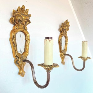 Antikes Wandleuchter-Paar mit Spiegelreflektoren, verzierte Messing-elektrische Lampe, einarmige barocke Wandleuchten