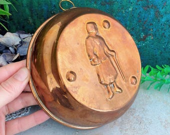 Vintage Copper Baking Pan, Small Usable Embossed Cake Mould, Rustic Farmhouse Kitchen Copperware 6"